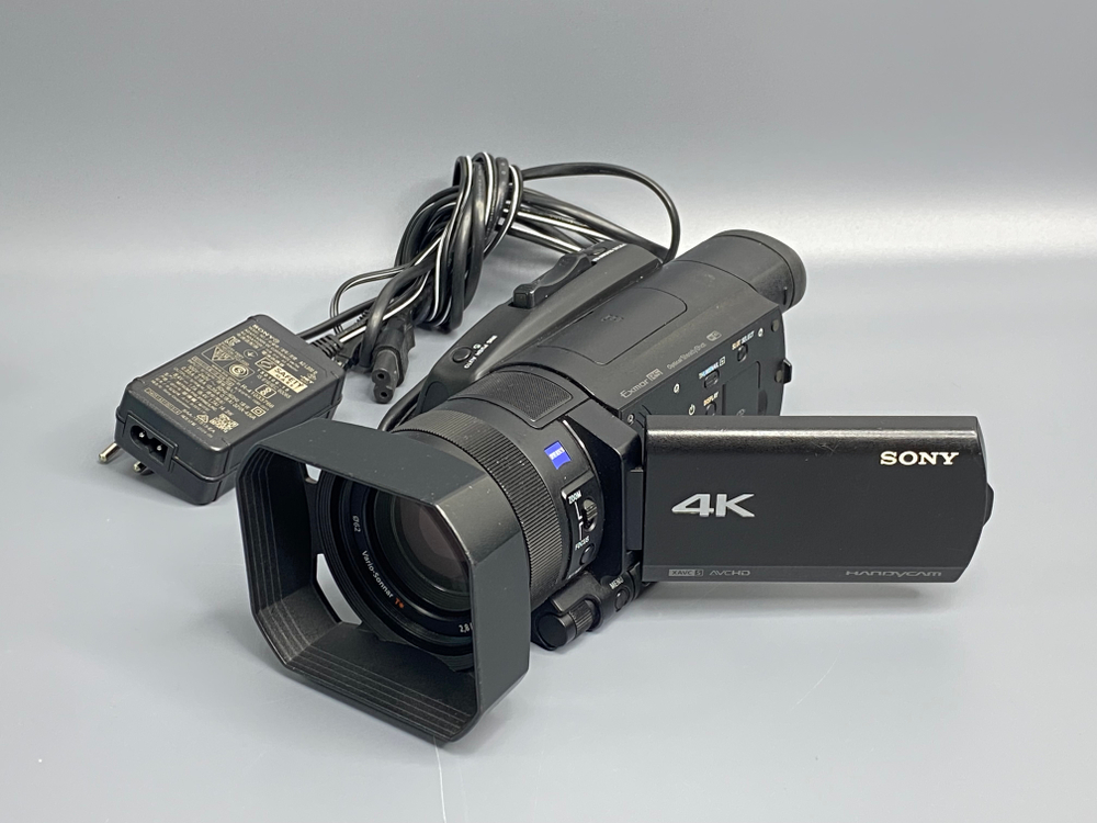 Sony FDR-AX700