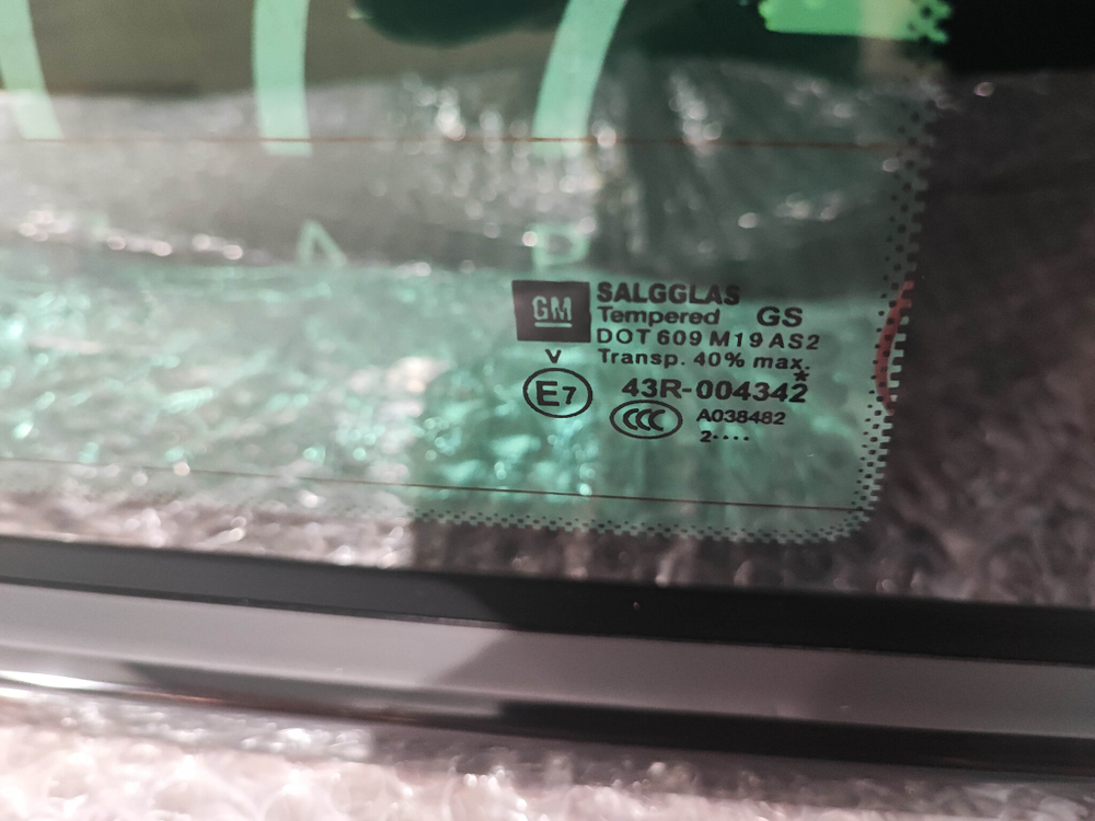 Стекло багажника правое Opel Astra J GTC Новое Оригинал 13349374