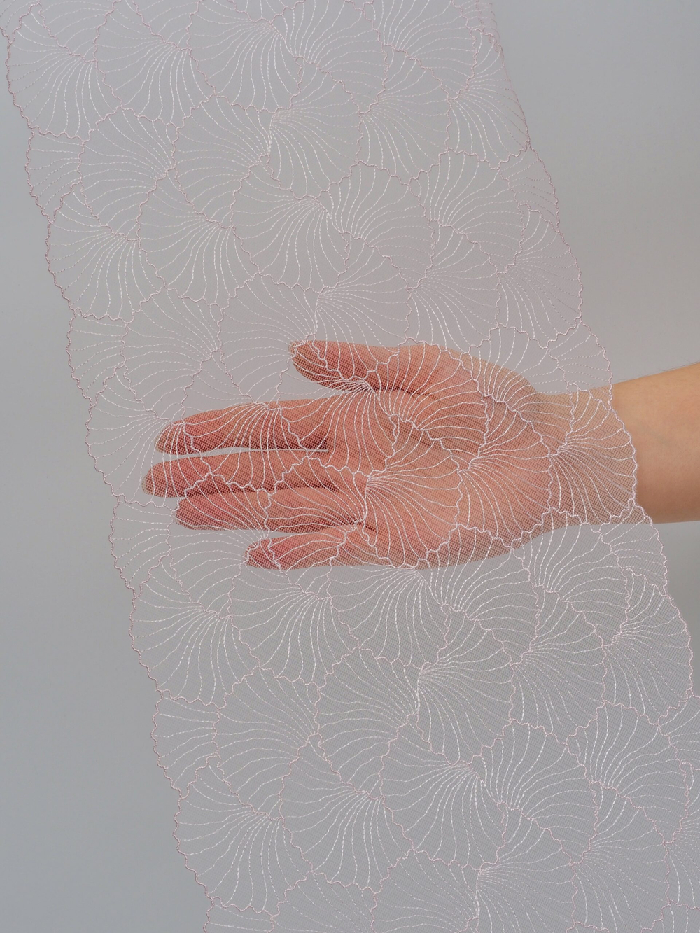 Вышивка на сетке светлая пудра неэластичная ширина 23 см ОТРЕЗ 2 м