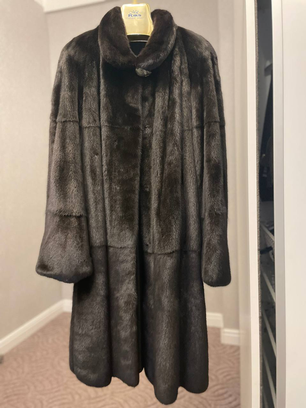 Шуба MR FURS BY MAKIS ROUSSOULIS