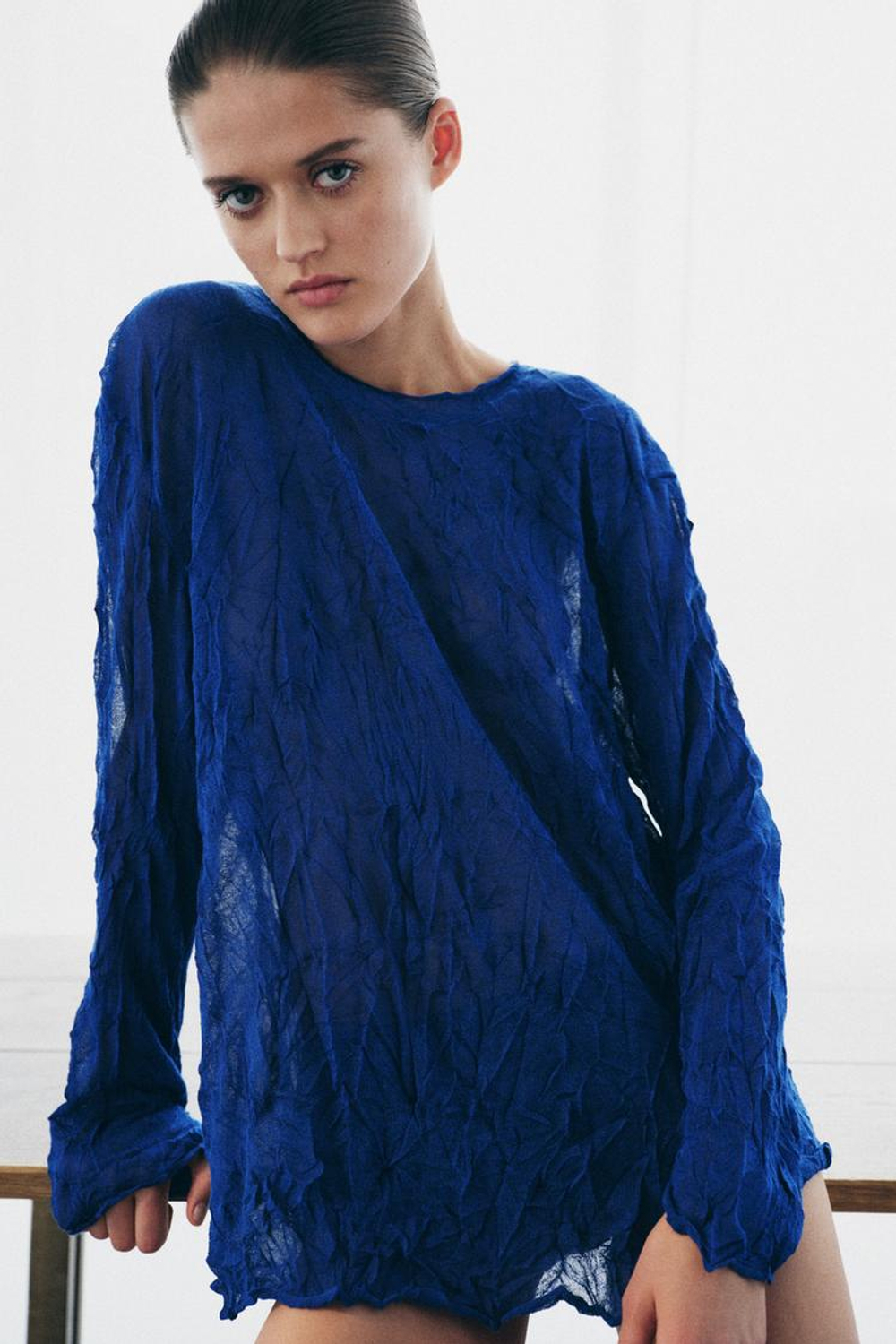 ZARA СВИТЕР С ЭФФЕКТОМ МЯТОЙ ТКАНИ, ВАСИЛЬКОВЫЙ