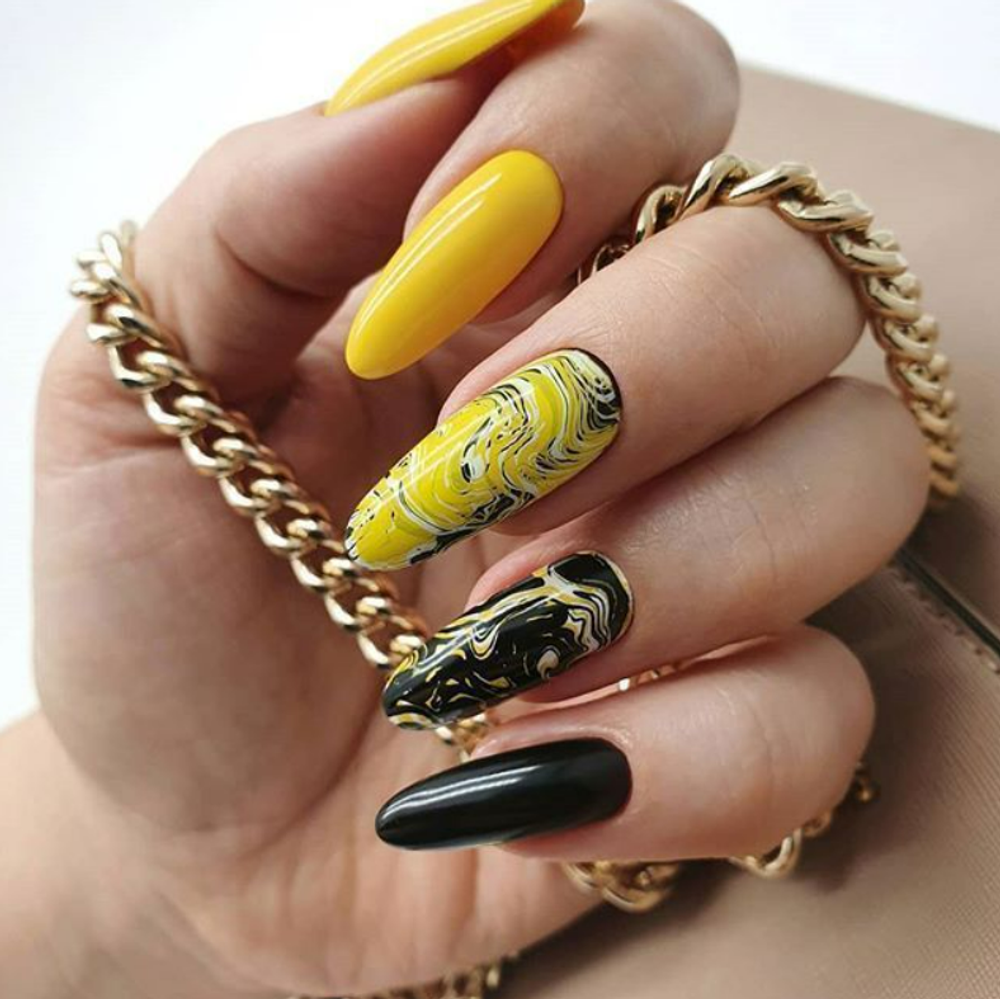 мрамор на ногтях