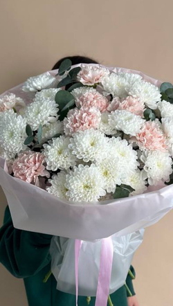 Букет кустовые хризантемы и диантусы #70