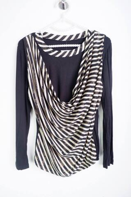 Блузка для акцентного образа, визуально на 44 размер