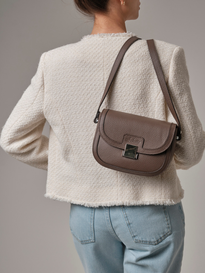 Сумка кожаная на плечо кросс-боди темно-коричневая