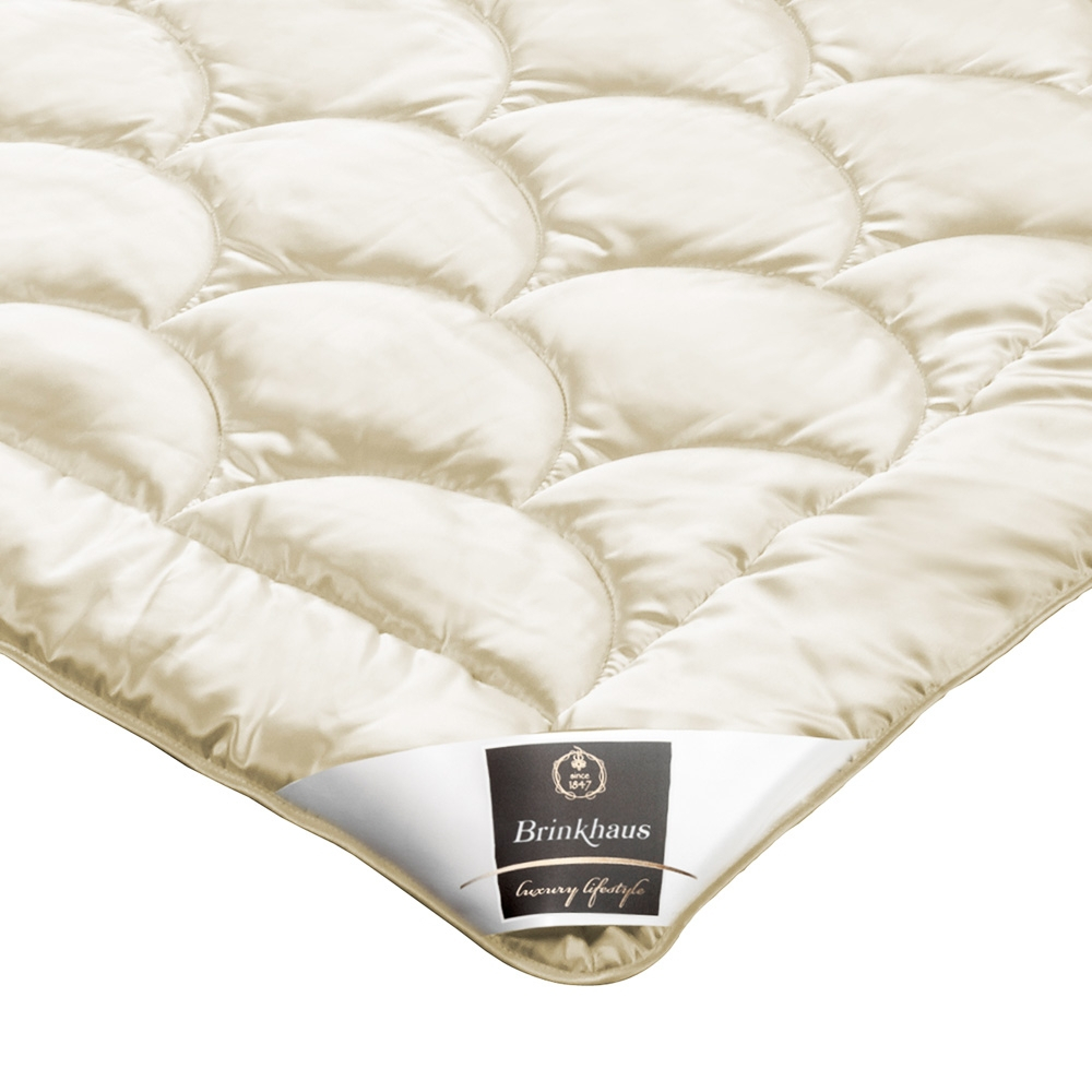 Элитное одеяло шелковое 155х200 Konya от Brinkhaus фрагмент