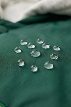 ZARA БОМБЕР С ОТСТЕГИВАЮЩИМСЯ ФЛИСОВЫМ КАПЮШОНОМ WATER REPELLENT, ЗЕЛЕНЫЙ