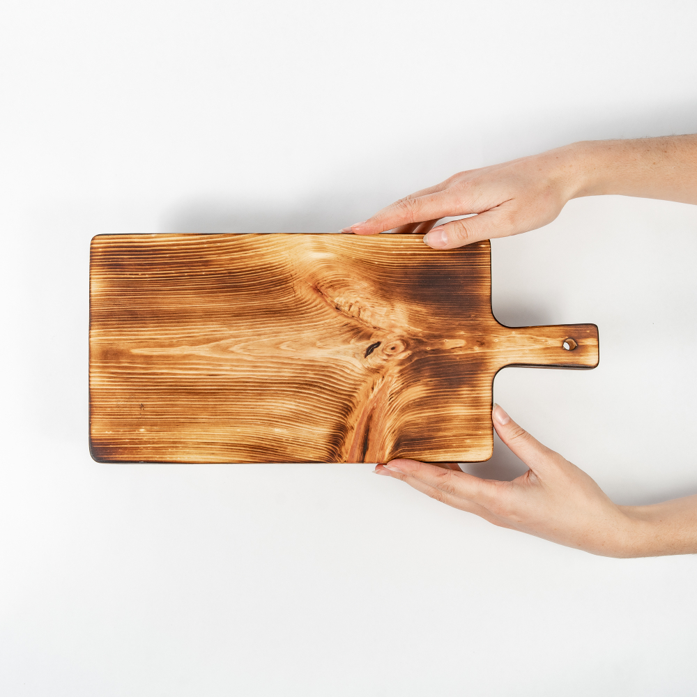 Деревянная сервировочная  доска для подачи блюд и закусок из древесины кедра. Art of Siberia. RD8