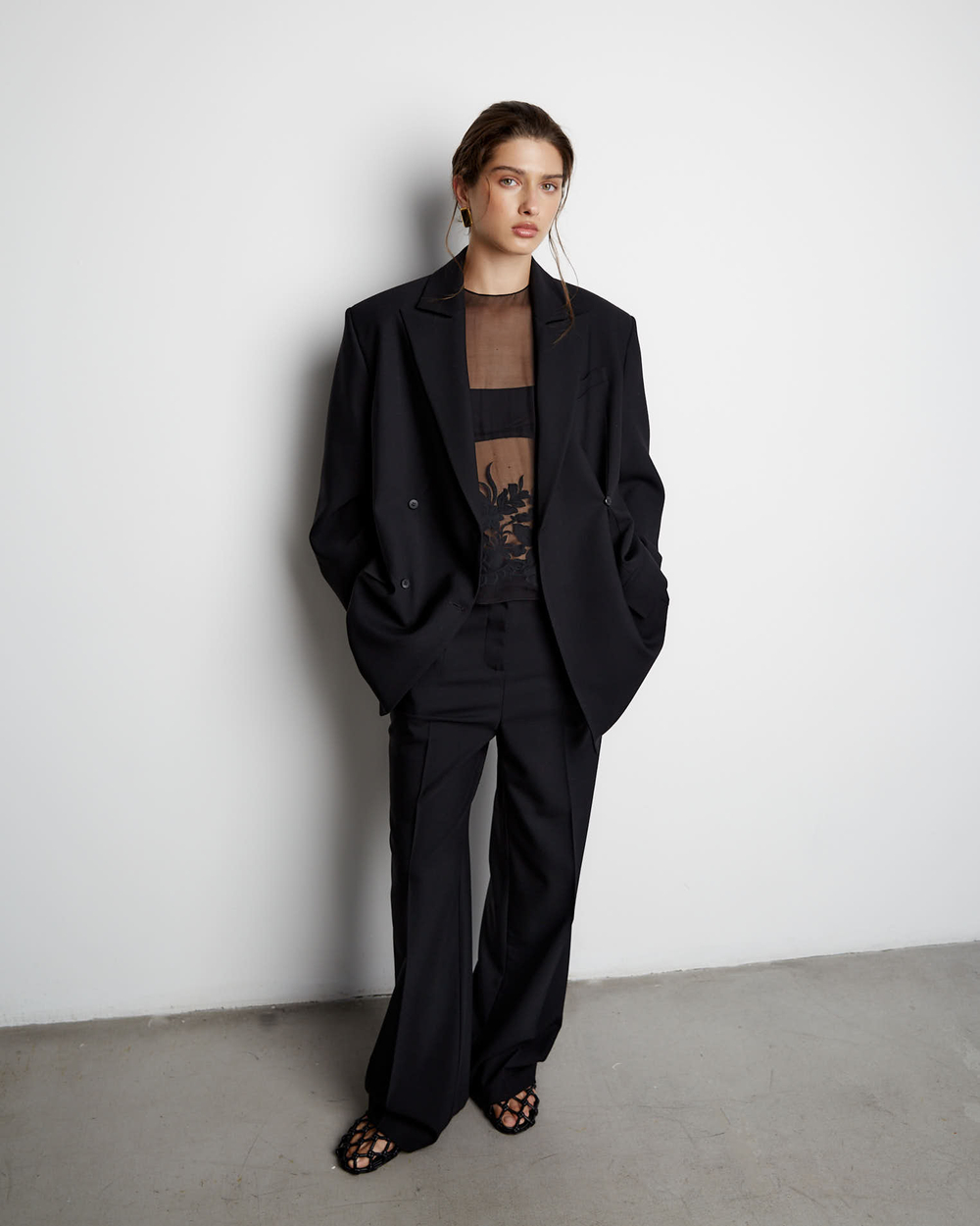 Топ из шелка с вышивкой черный