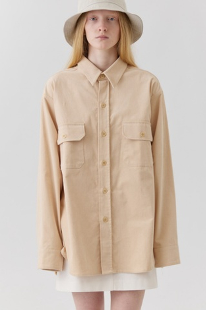 Объемная рубашка из вельвета светлого цвета