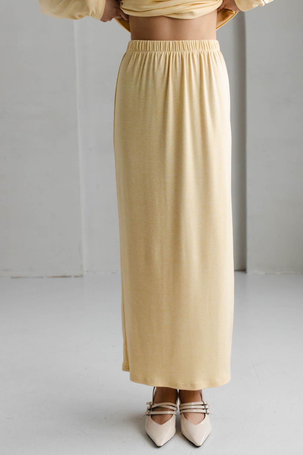 Юбка из трикотажа на резинке лимонная