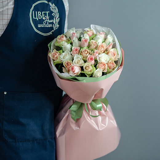 Нежный микс кенийской розы 40 см