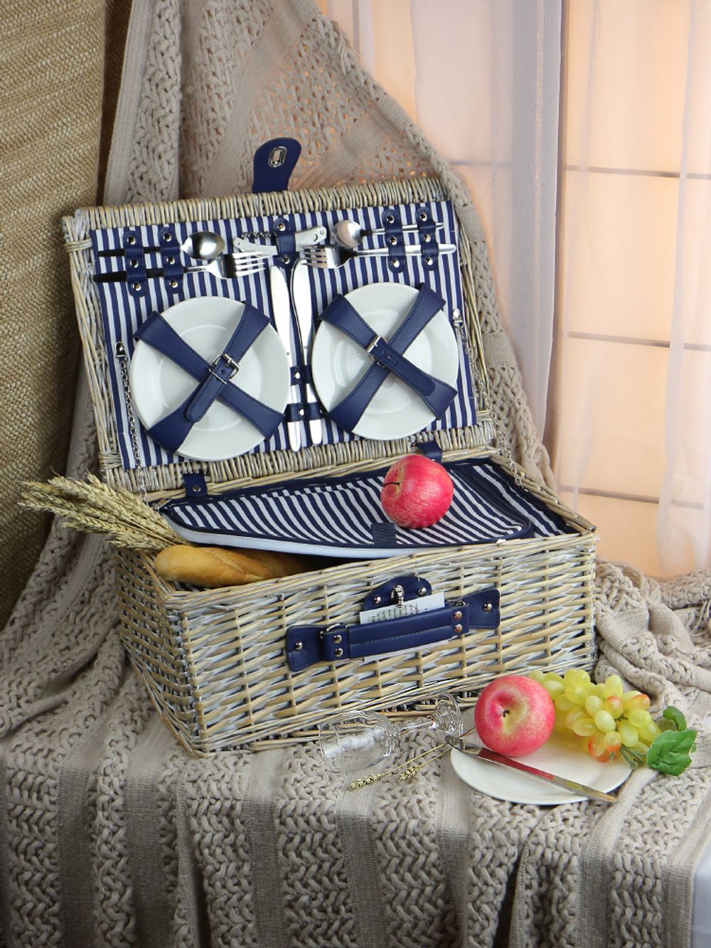 HOLYDAY BASKET Набор для пикника с термосумкой на 4 персоны