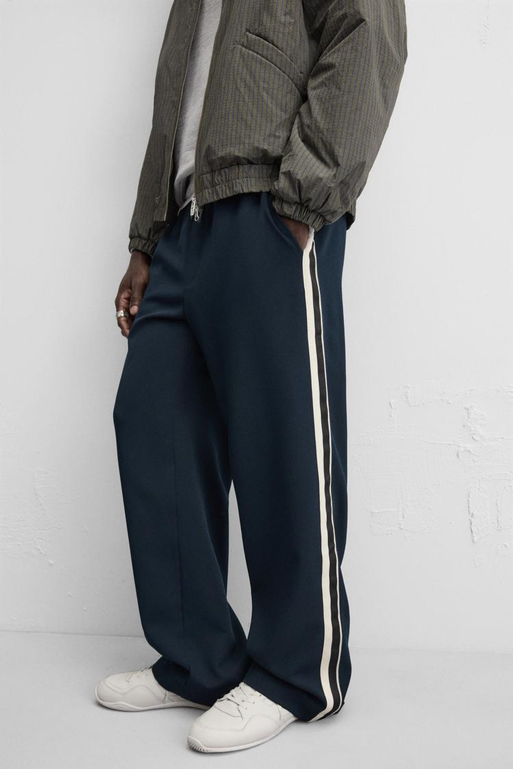 ZARA БРЮКИ ИЗ ВЫСОКОТЕХНОЛОГИЧНОЙ ТКАНИ С ЛАМПАСАМИ, МОРСКОЙ ТЕМНО-СИНИЙ