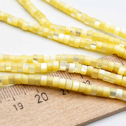 Перламутр Рондель тонированный бусины, цвет желтый, размер около 4*2 мм, цена за отрезок 19 см (1/2 нити)