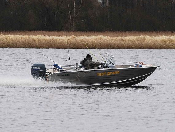Моторно-гребная лодка ДМБ-480 ДК
