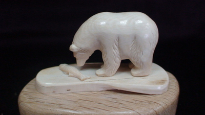 "Медведь и рыба", миниатюра