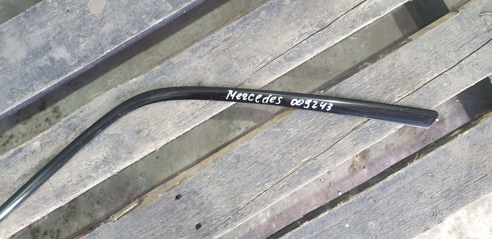 Молдинг стекла заднего левого Mercedes GLS (X166)  Б/У Оригинал A1666902980
