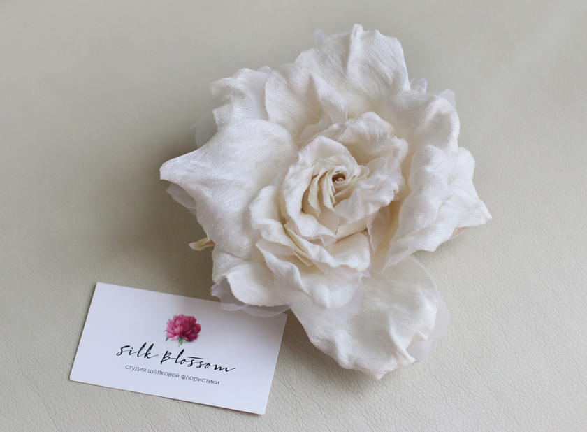 Брошь - Роза из шелка "Ваниль"