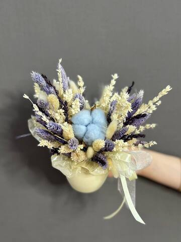 Кашпо с сухоцветами