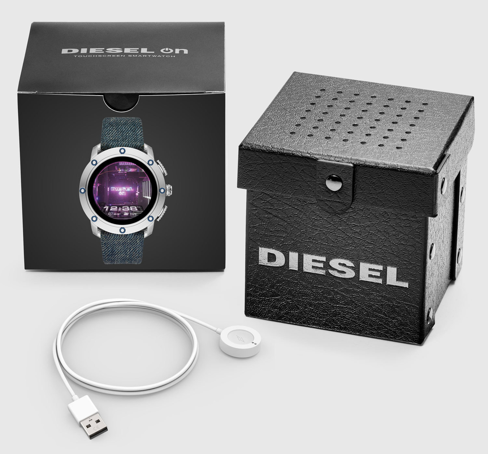 Умные наручные часы Diesel DZT2015