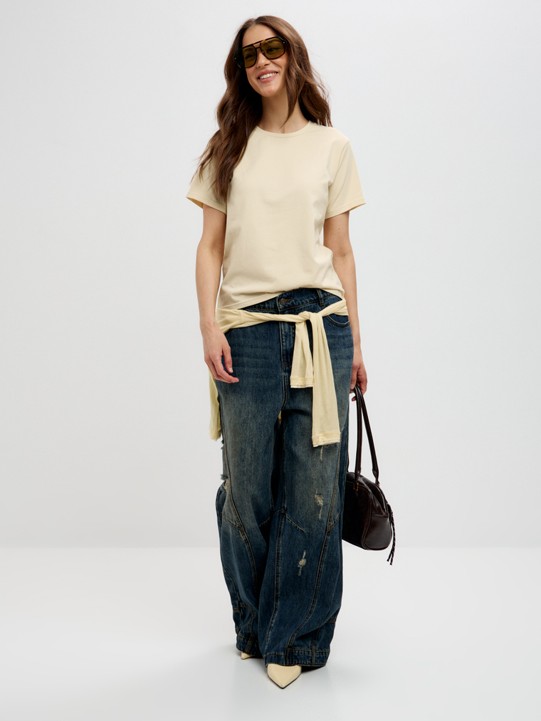 Классическая базовая футболка полуприлегающего силуэта