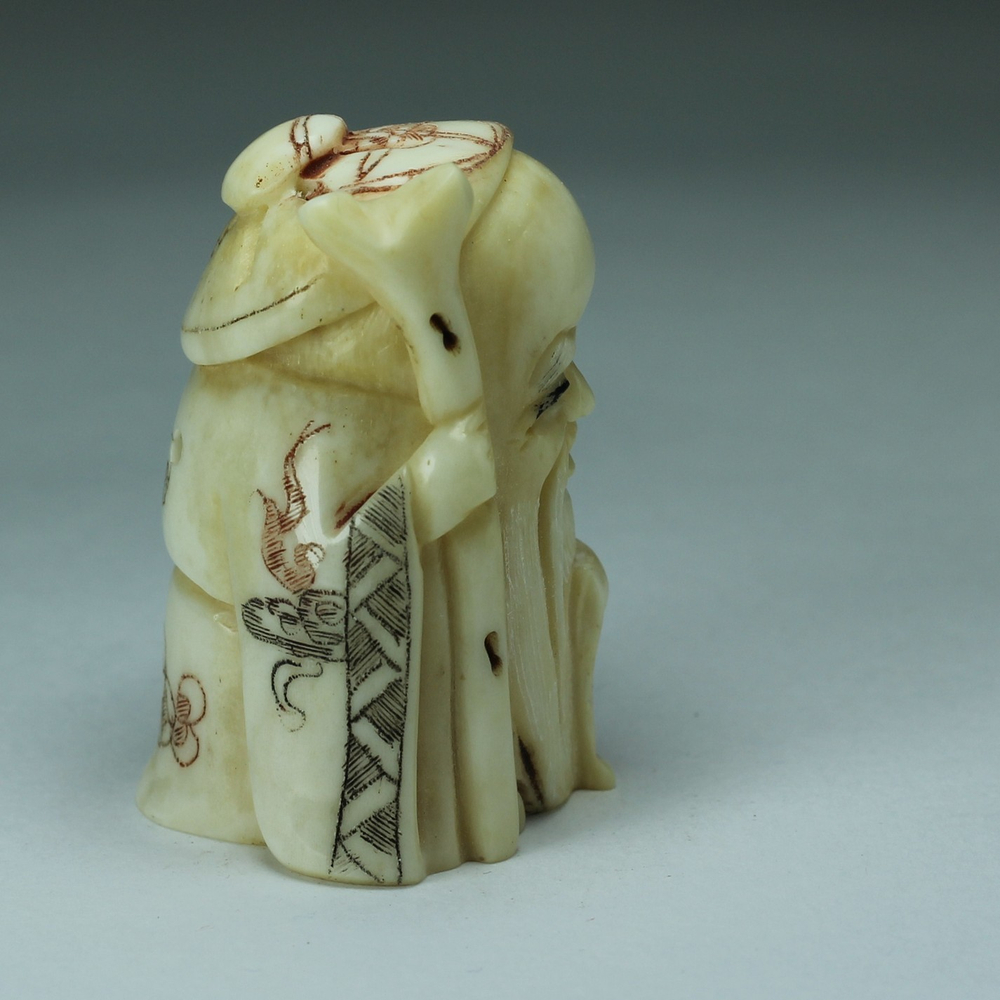 Нэцкэ Шоусин в шапочке и иероглиф счастье