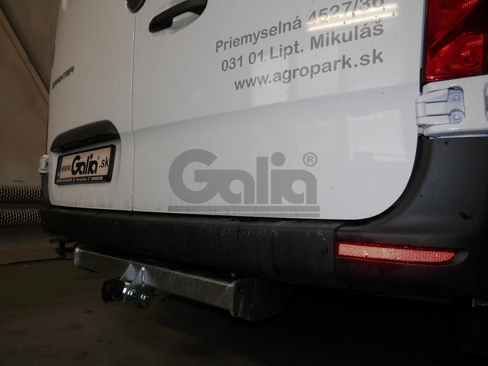 Фаркоп оцинкованный Galia M118C для Mercedes Sprinter 2006-, Volkswagen Crafter 2006-(паспорт и сертификат в комплекте)(без электрики)