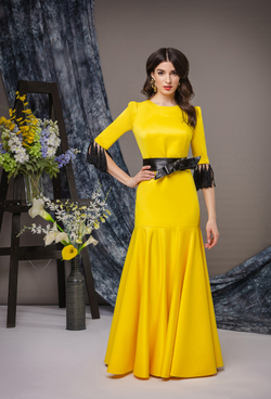 Платье «в пол» с коротким рукавом желтое 19-01-22 SS