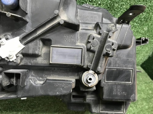 Фара левая Toyota Land Cruiser 300 (21-нв) LED