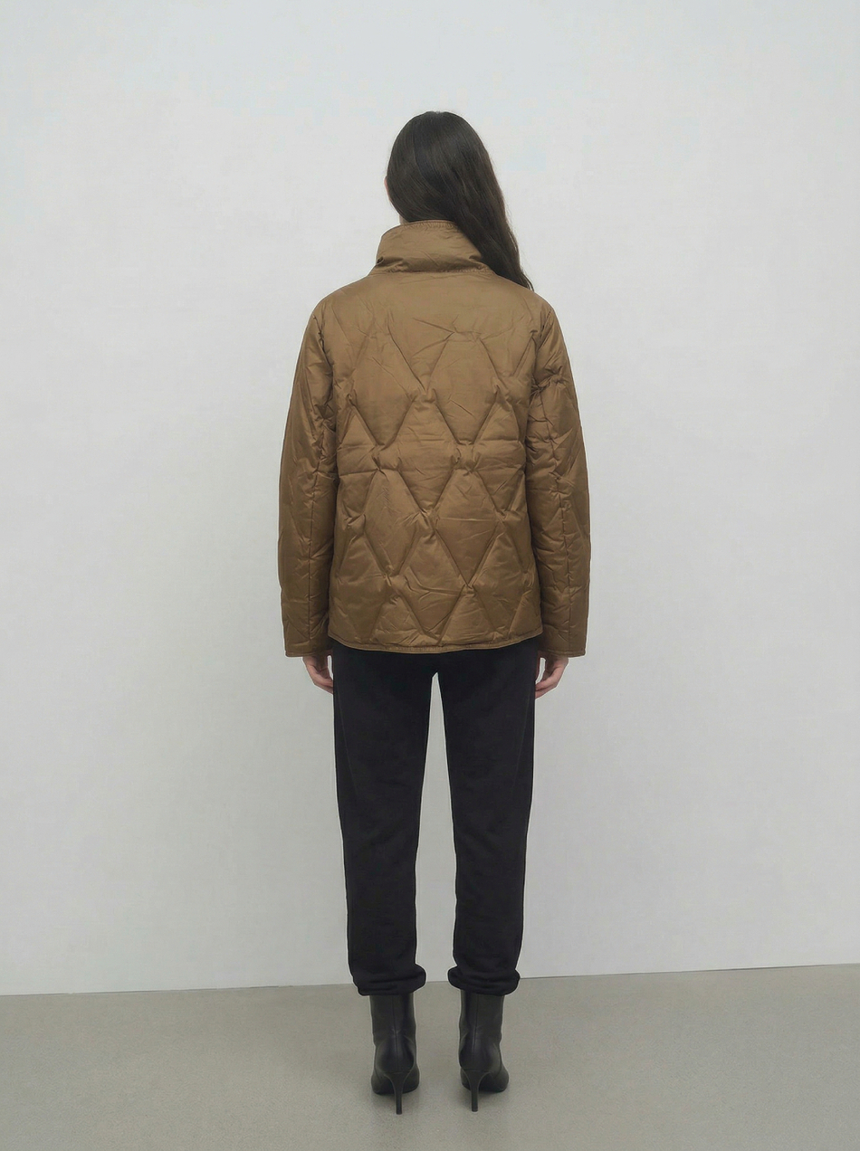 Легкая куртка на пуху