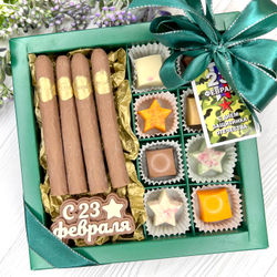 Шоколадный набор "23 февраля": сигары и 8 конфет ручной работы