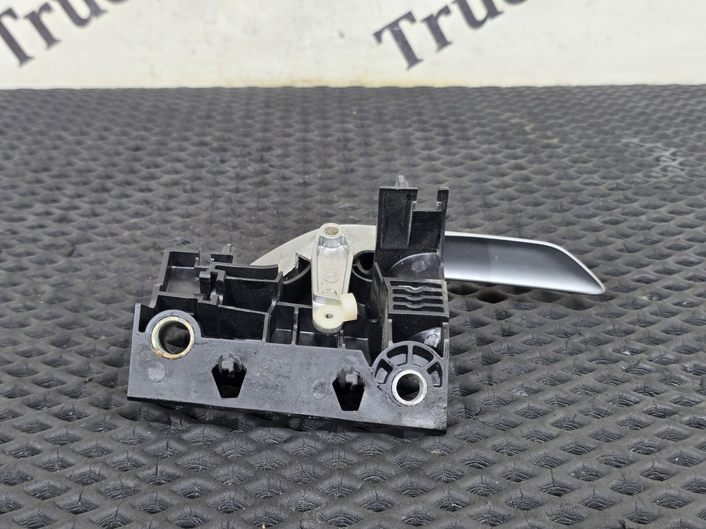 Ручка двери внутренняя левая