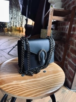 Женская черная маленькая сумочка из натуральной кожи на цепочке