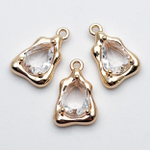 Подвеска Треугольник, цвет золото+прозрачный, размер 14*9 мм, цена за 1 шт