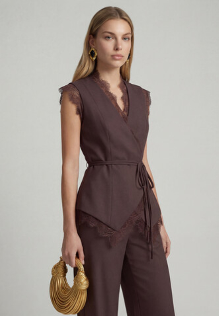 Жилет с кружевом