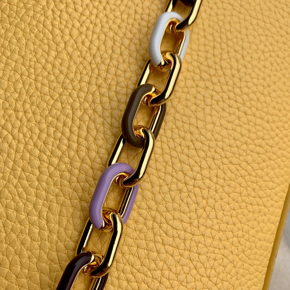 Louis Vuitton Capucines MM