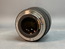 Canon EF 85mm 1.8 USM Небольшие царапины на линзе