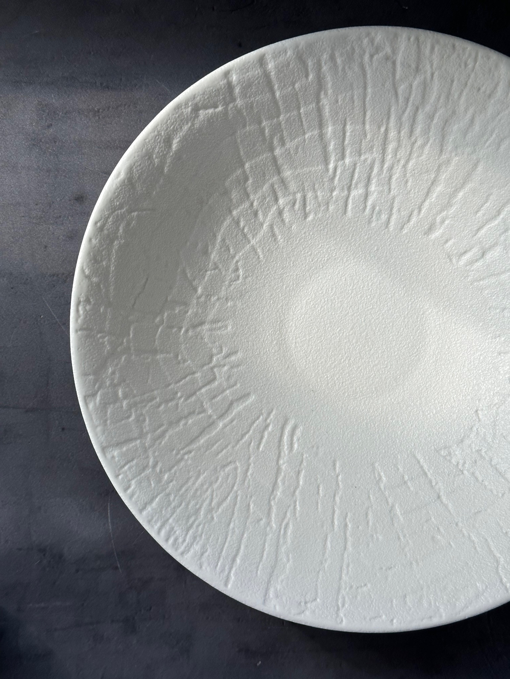 Тарелка для салата d=24*5,7cм,серия "White Raw Wood"