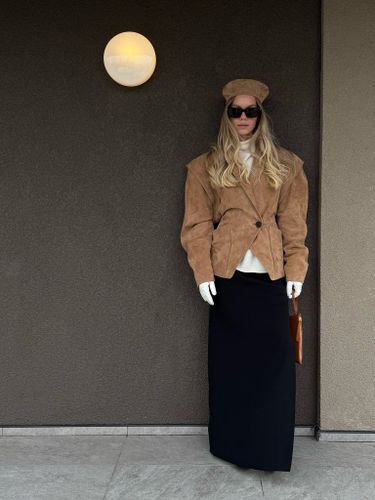 Бежевая куртка из натуральной замши