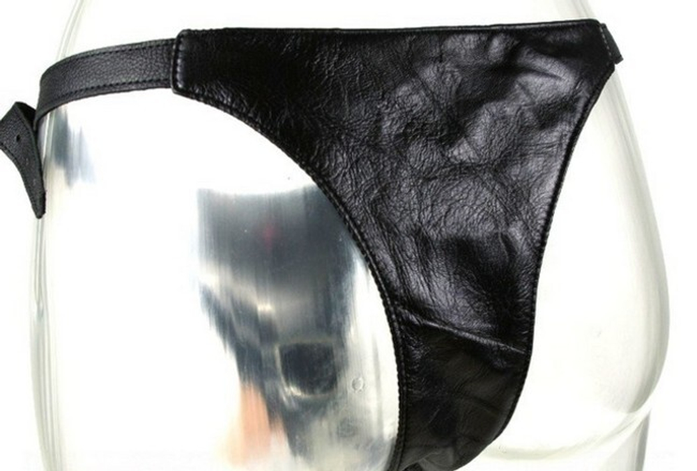 Страпон женский на кожаных трусиках (Цвет: черный с телеснеым)