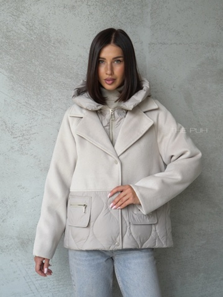 Бежевая комбинированная куртка с манишкой