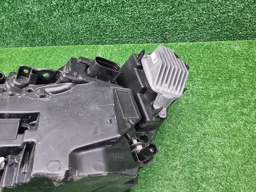 Фара правая Volvo XC40 (2017-2022) LED