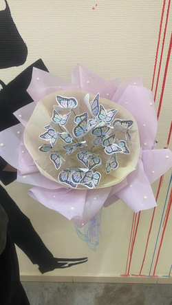 Букет с бабочками и подсветкой