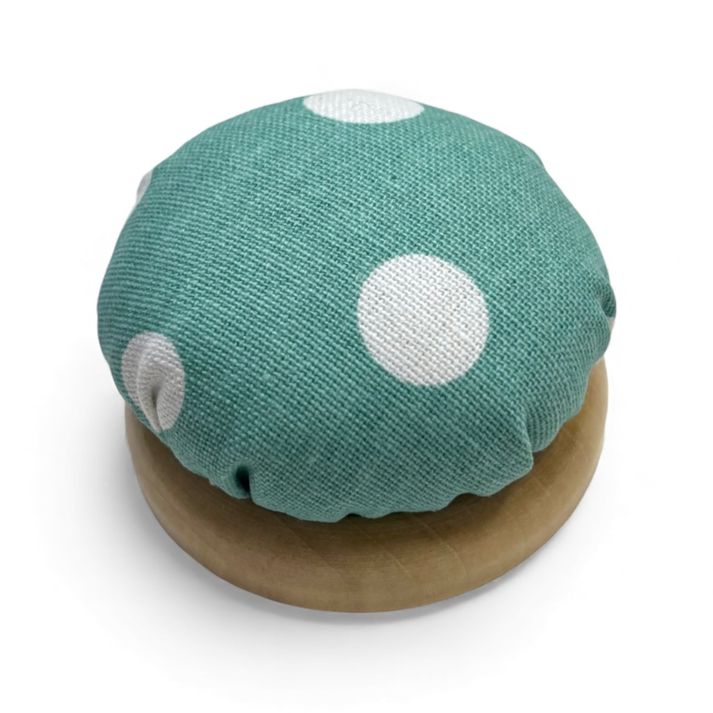 Игольница - подушечка на деревянной основе