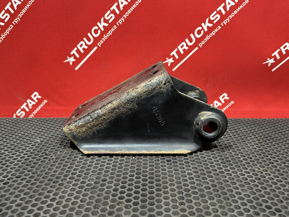 Кронштейн амортизатора заднего