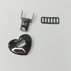 Замок вертушка на винтах 25*30 сердце Черный никель