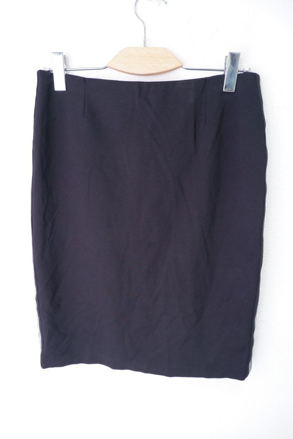 Юбка черная с лампасами 46 размер