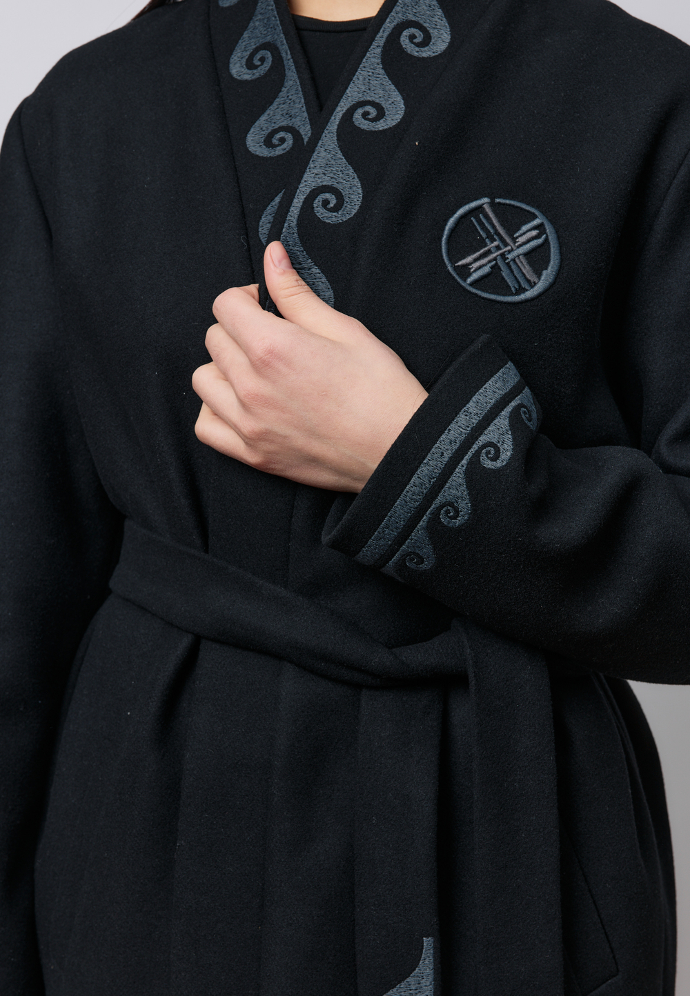 Шапан шерстяной женский OYU TOLQYN BLACK GREY