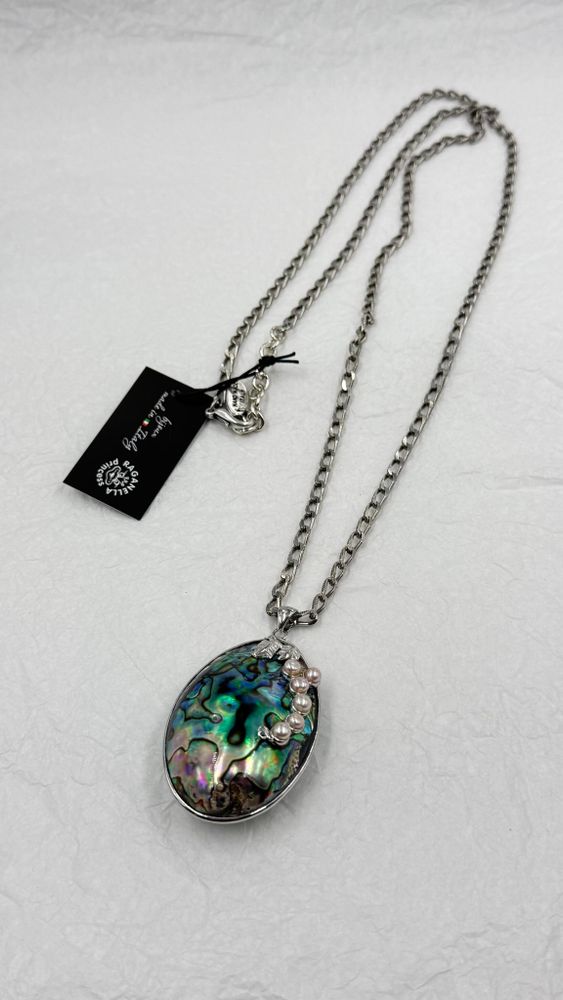 Кулон галиотис с жемчужинами на длинной серебряной цепочке Кулон галиотис с жемчужинами на длинной серебряной цепочке